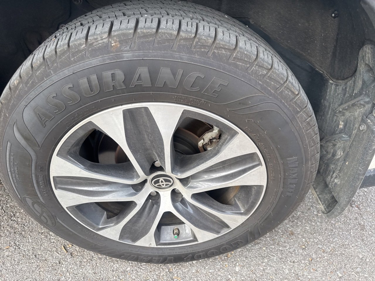 Used 2021 Toyota Highlander XLE image 11