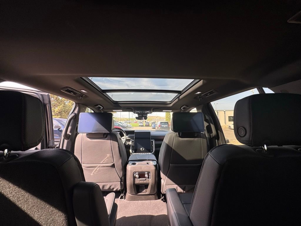 Used 2025 GMC Yukon Denali w/ Denali Reserve Package image 36
