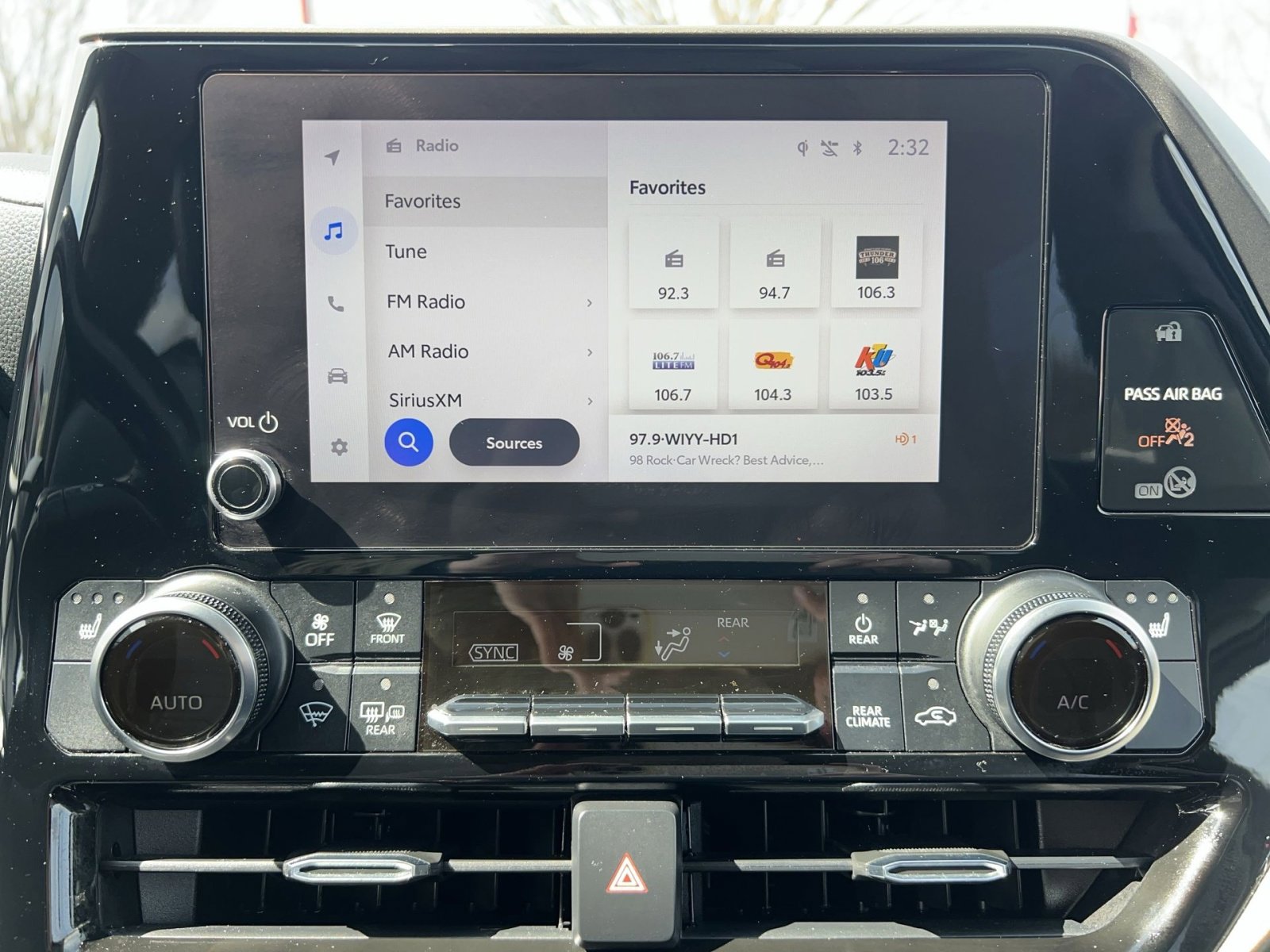 Used 2023 Toyota Highlander XLE image 18