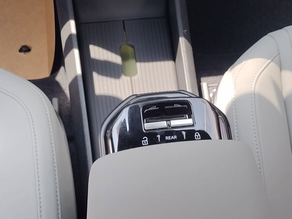 New 2025 Volvo EX30 Plus image 21