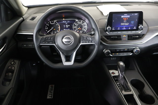 Used 2025 Nissan Altima 2.5 SV FWD image 16