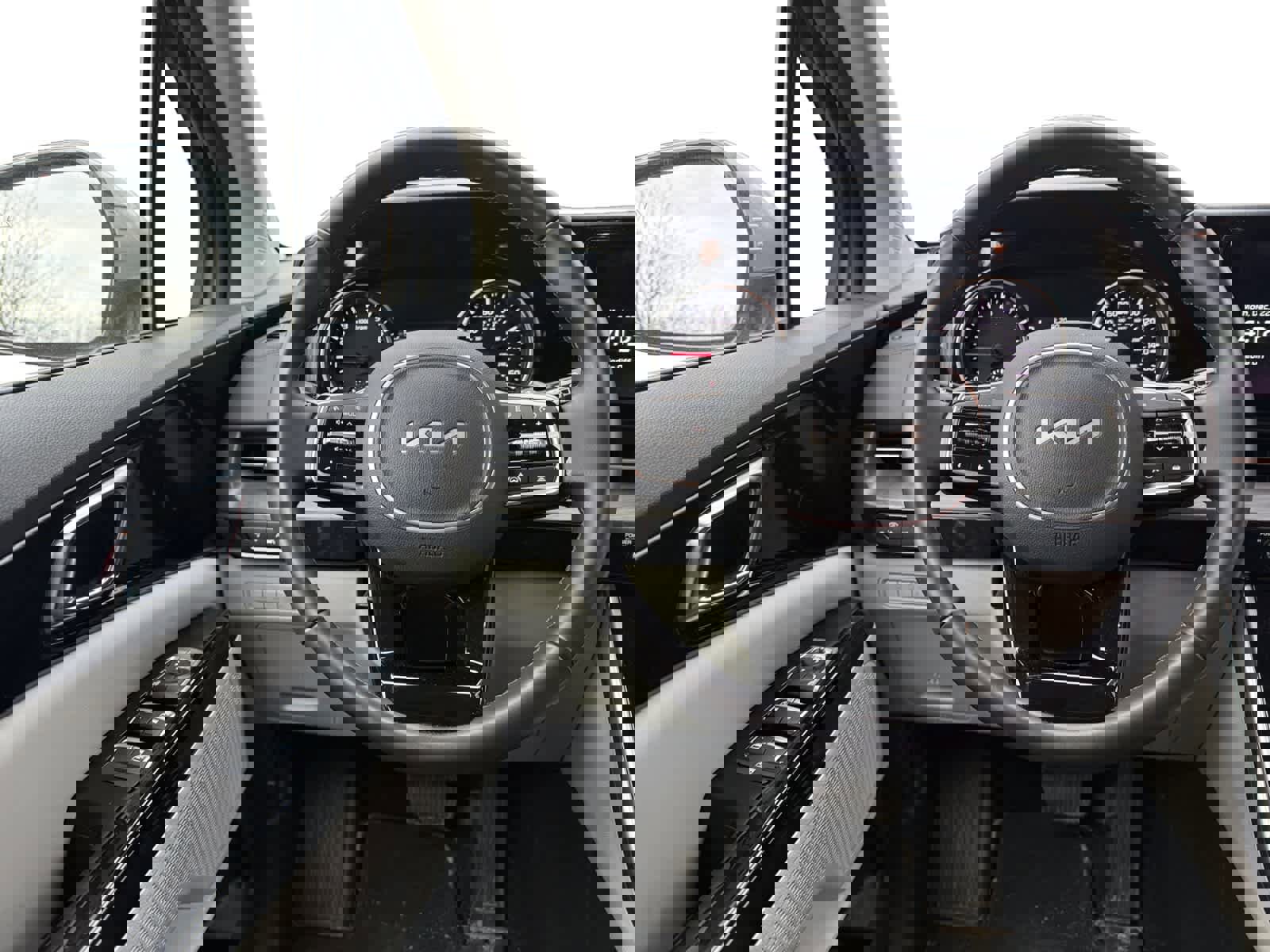 Used 2024 Kia Carnival EX image 10