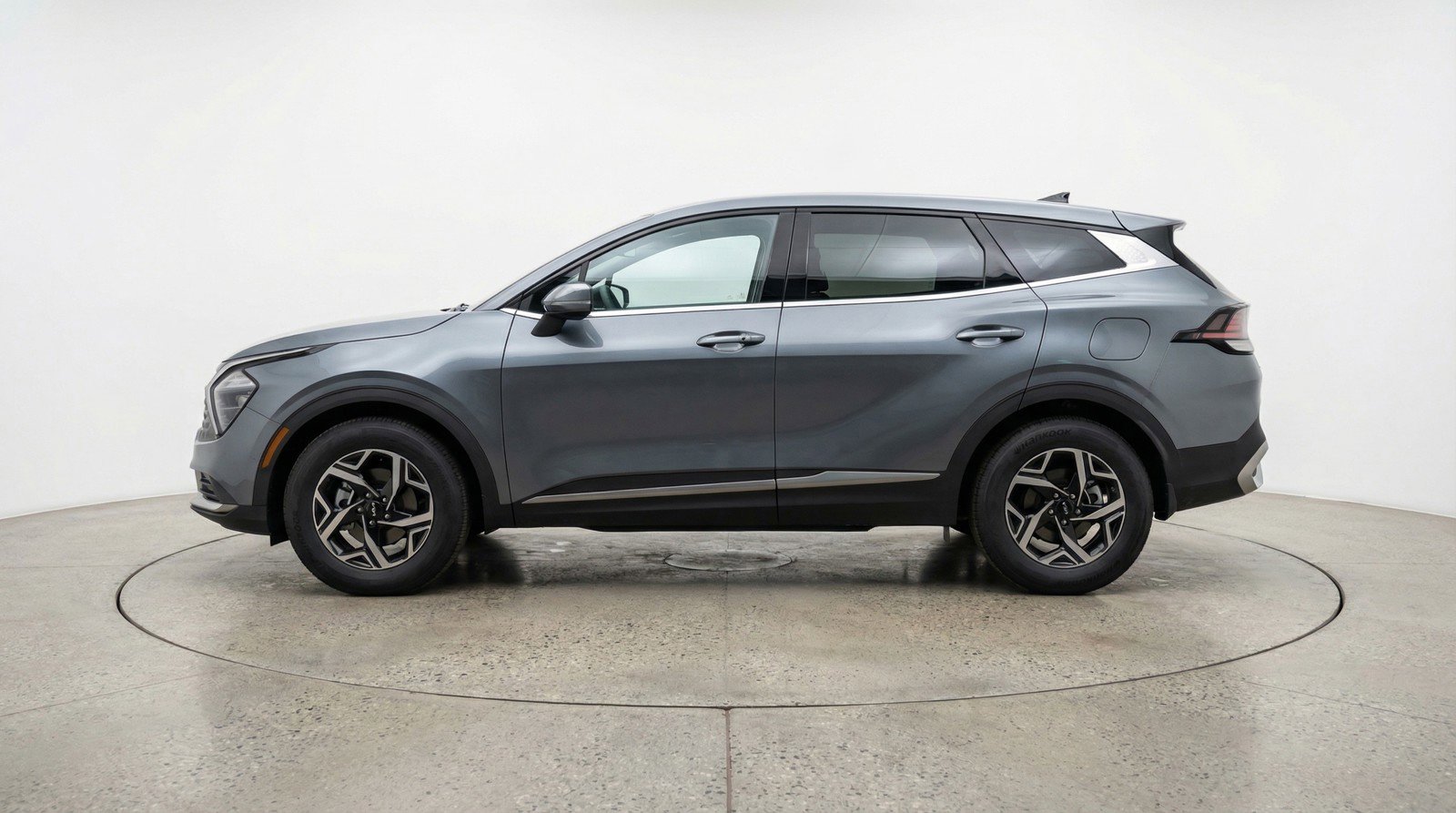 Used 2025 Kia Sportage LX image 5