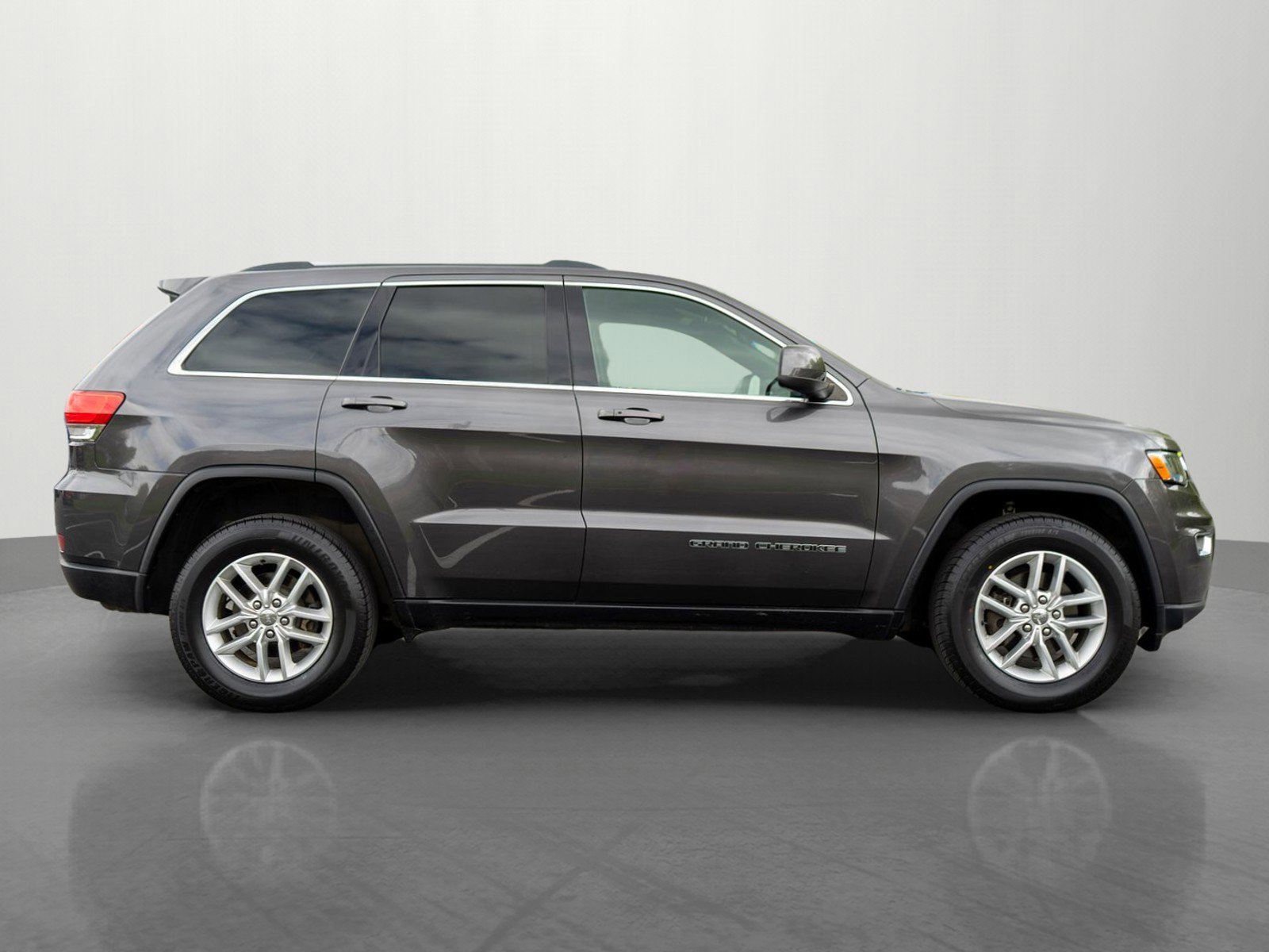 Used 2017 Jeep Grand Cherokee Laredo w/ Quick Order Package 23E AWD/4WD image 8