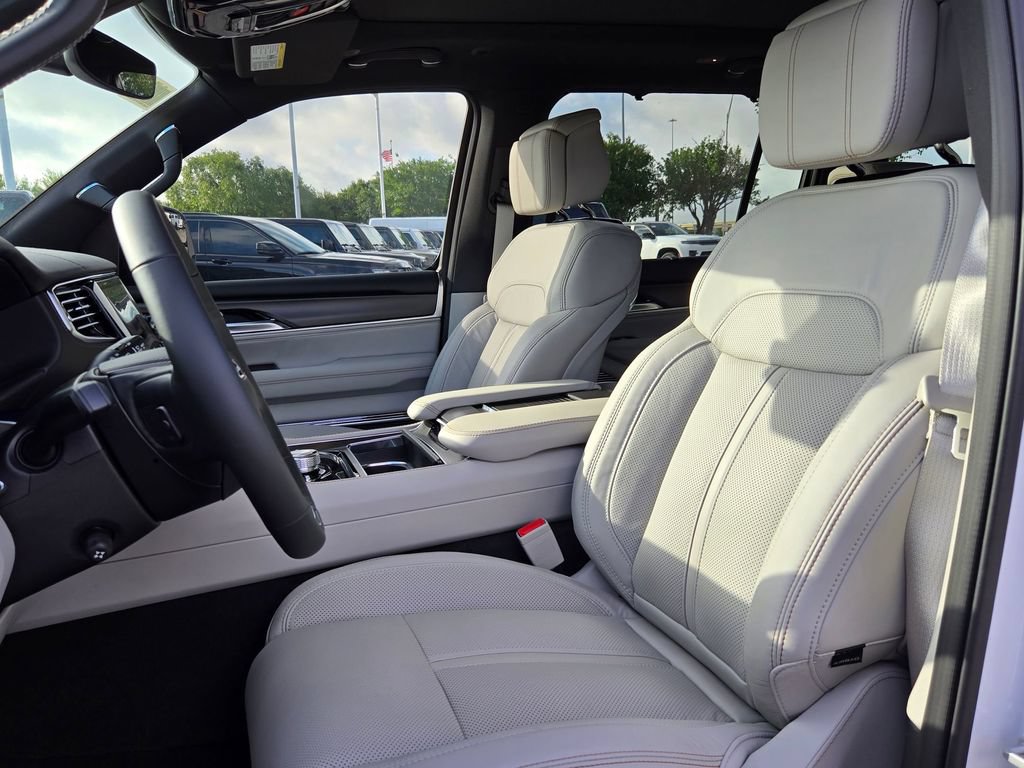 New 2026 Jeep Grand Wagoneer Summit AWD/4WD image 16