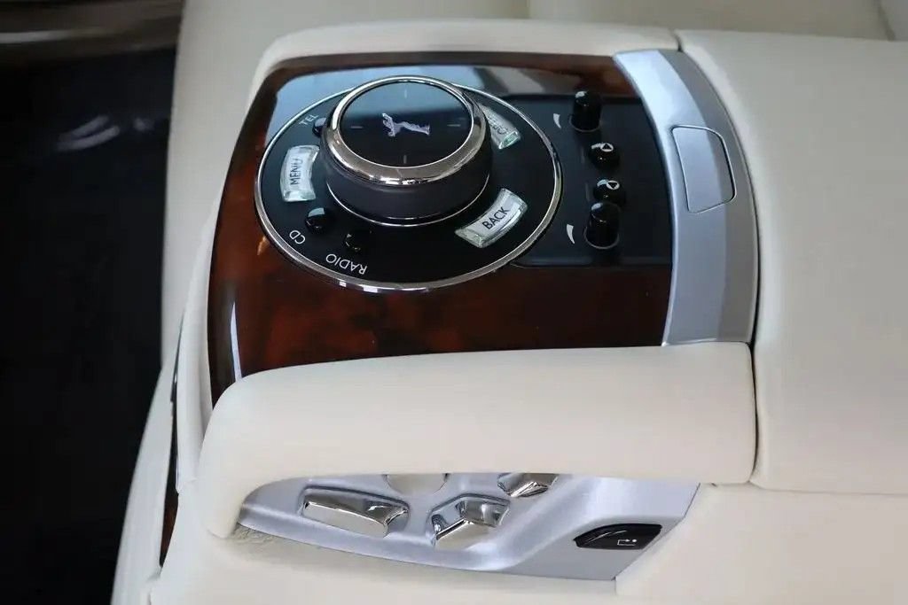Certified 2014 Rolls-Royce Ghost RWD image 17