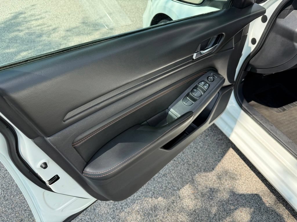 Used 2019 Nissan Altima 2.5 SR FWD image 11