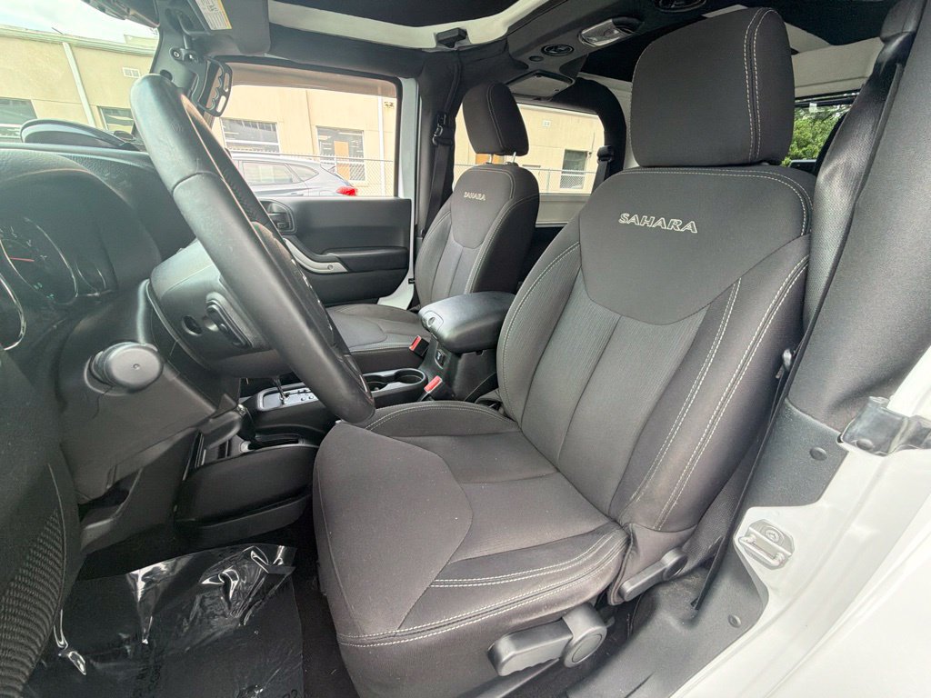 Used 2018 Jeep Wrangler Sahara w/ Connectivity Group AWD/4WD image 13