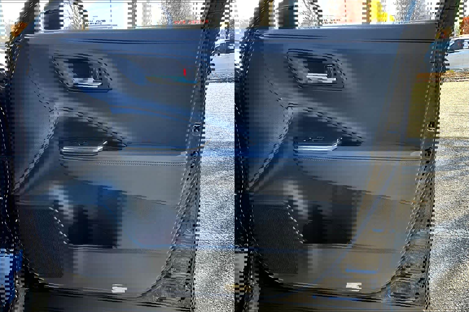 Used 2023 Toyota Crown XLE image 21