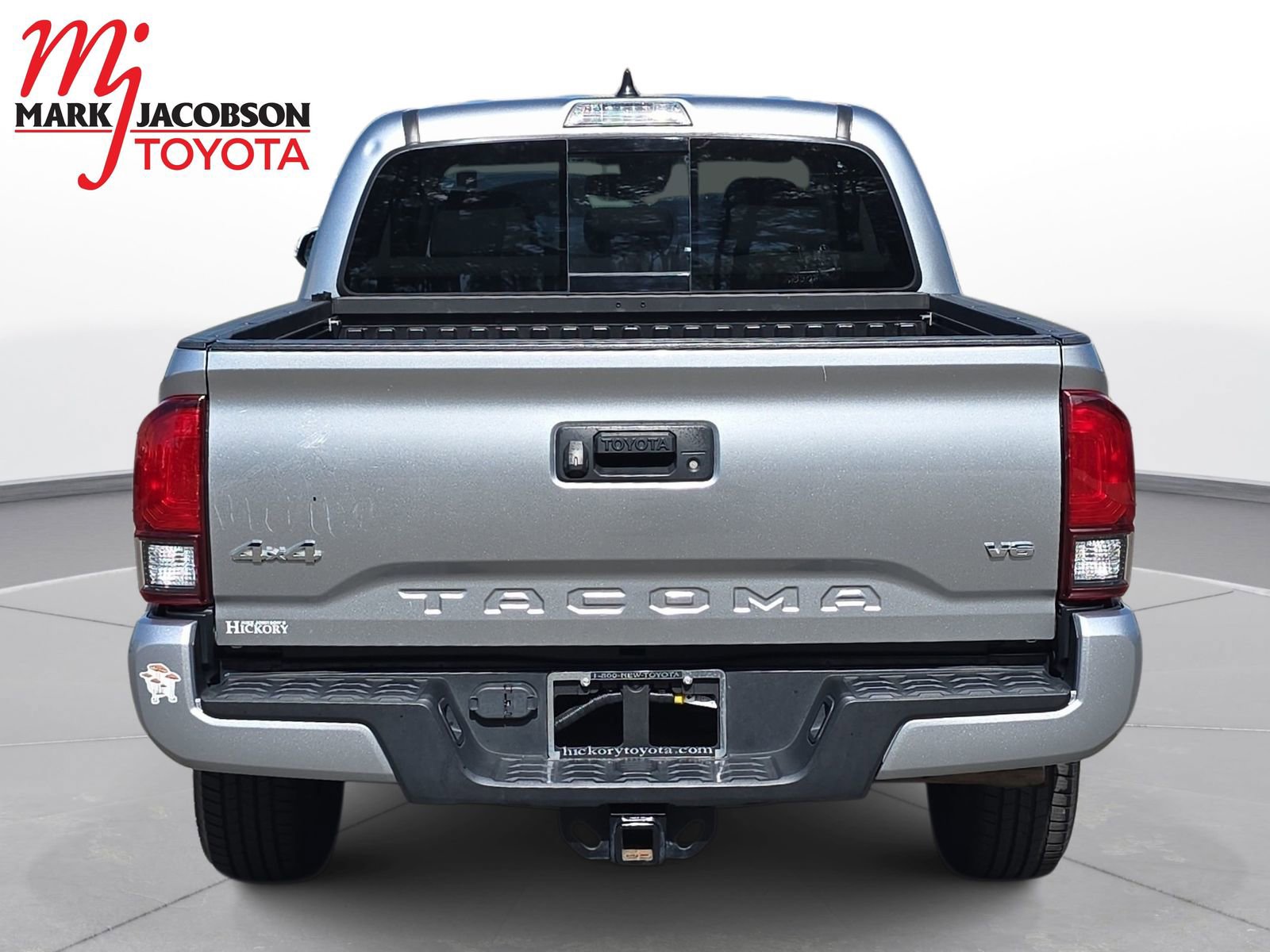 Used 2022 Toyota Tacoma SR5 w/ Technology Package AWD/4WD image 6