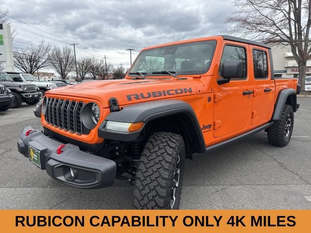 Used 2025 Jeep Gladiator Rubicon w/ Technology Group AWD/4WD image 3
