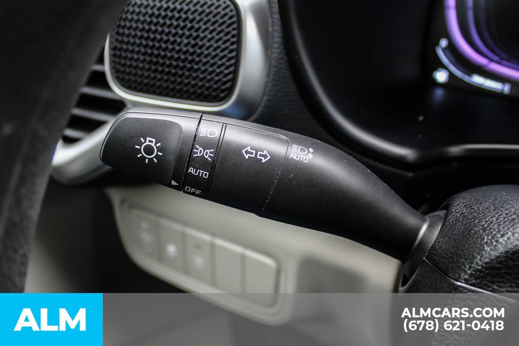 Used 2025 Kia Soul LX w/ LX Technology Package FWD image 29