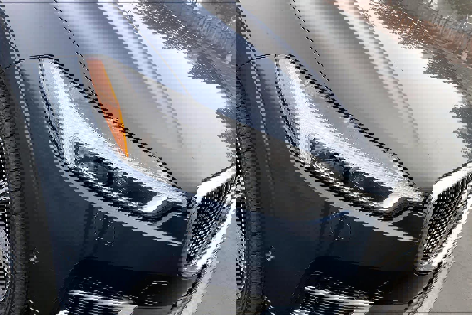 Used 2018 Volvo XC60 T8 Inscription w/ Advanced Package image 31