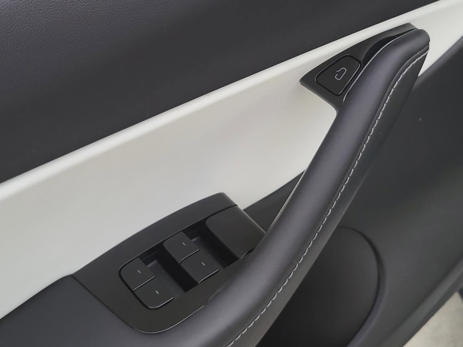 Used 2021 Tesla Model Y Long Range image 16