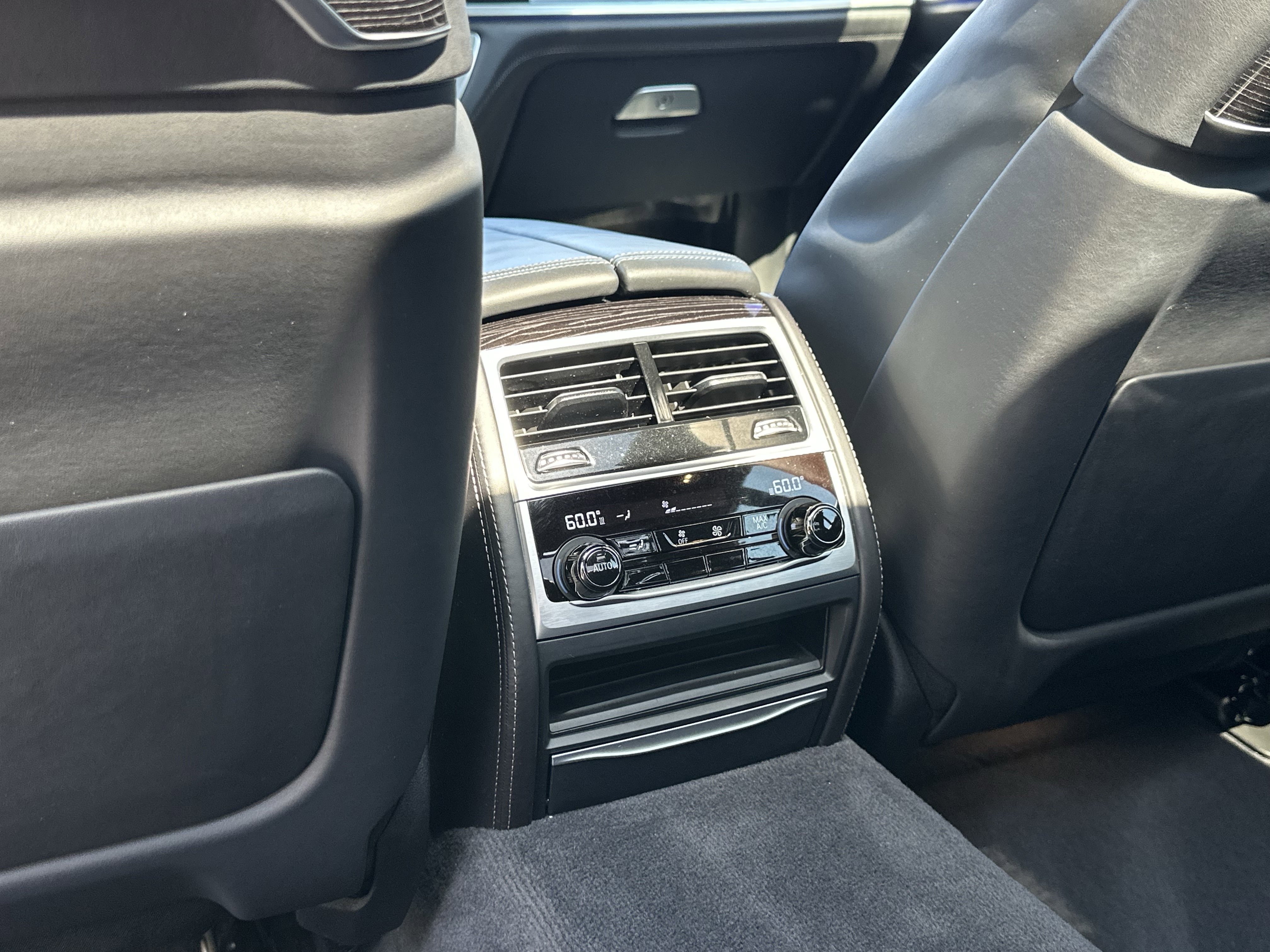 Used 2018 BMW 750i image 20