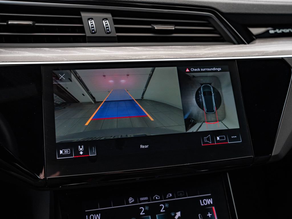 Used 2022 Audi e-tron Premium w/ Convenience Plus Package image 34
