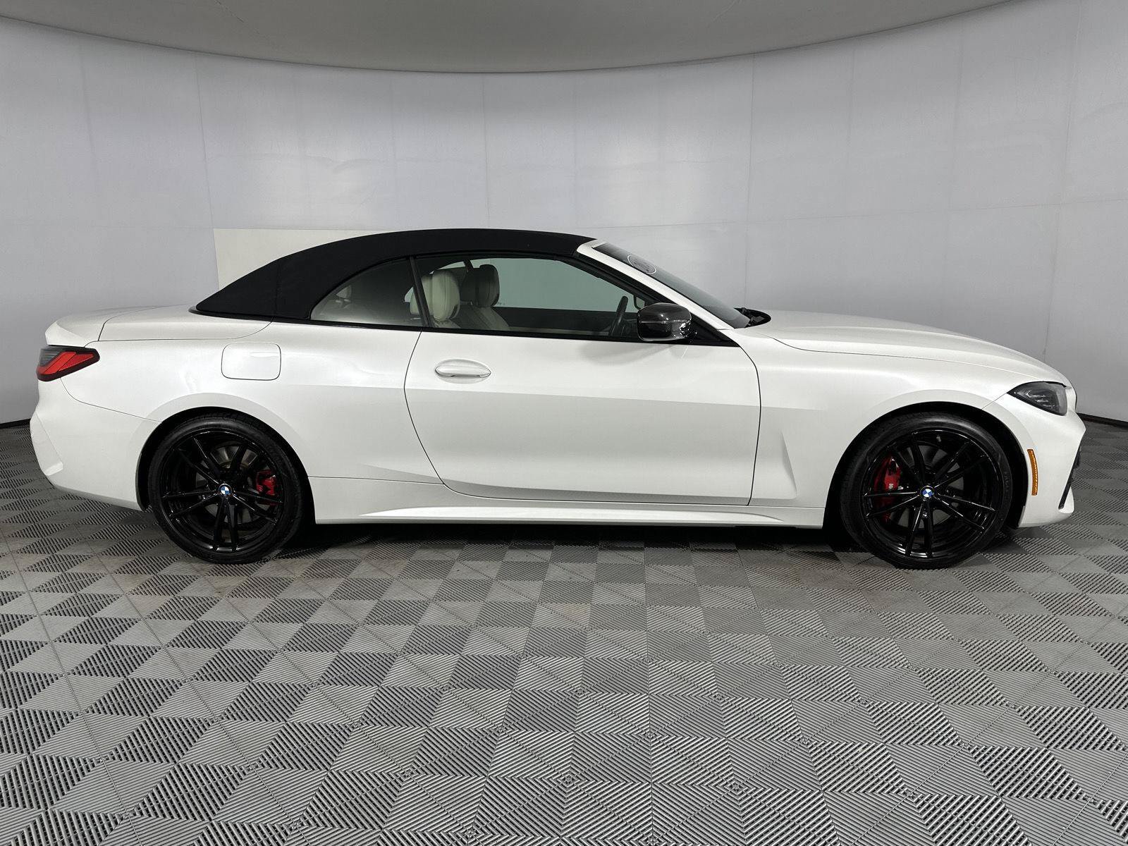Used 2024 BMW 440i xDrive Convertible w/ M Carbon Exterior Package AWD/4WD image 28