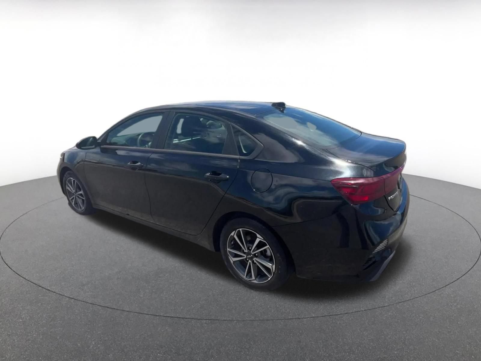 Used 2024 Kia Forte LXS FWD image 9