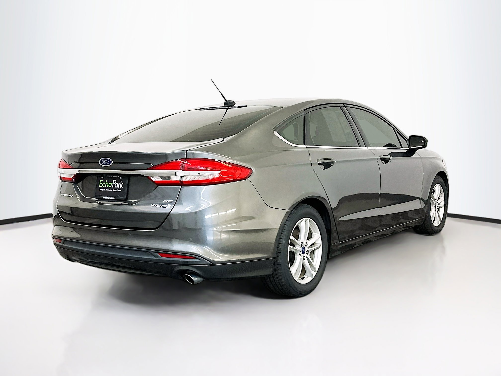 Used 2018 Ford Fusion SE image 9
