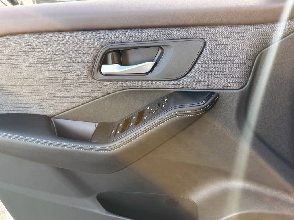 Certified 2022 Nissan Rogue SV AWD/4WD image 26