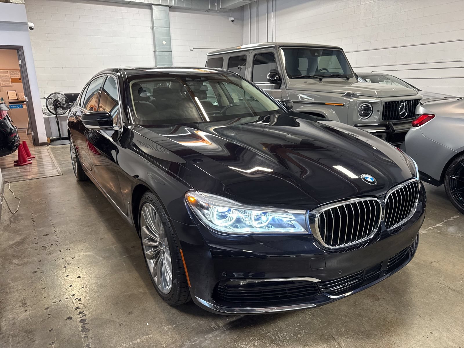 Used 2018 BMW 750i RWD image 3
