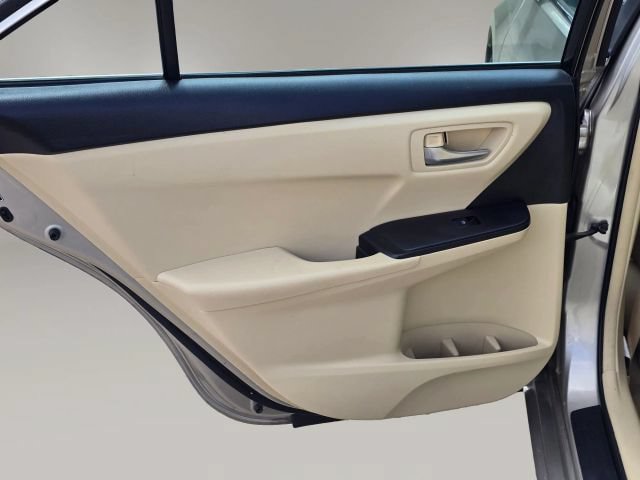 Used 2016 Toyota Camry LE FWD image 13