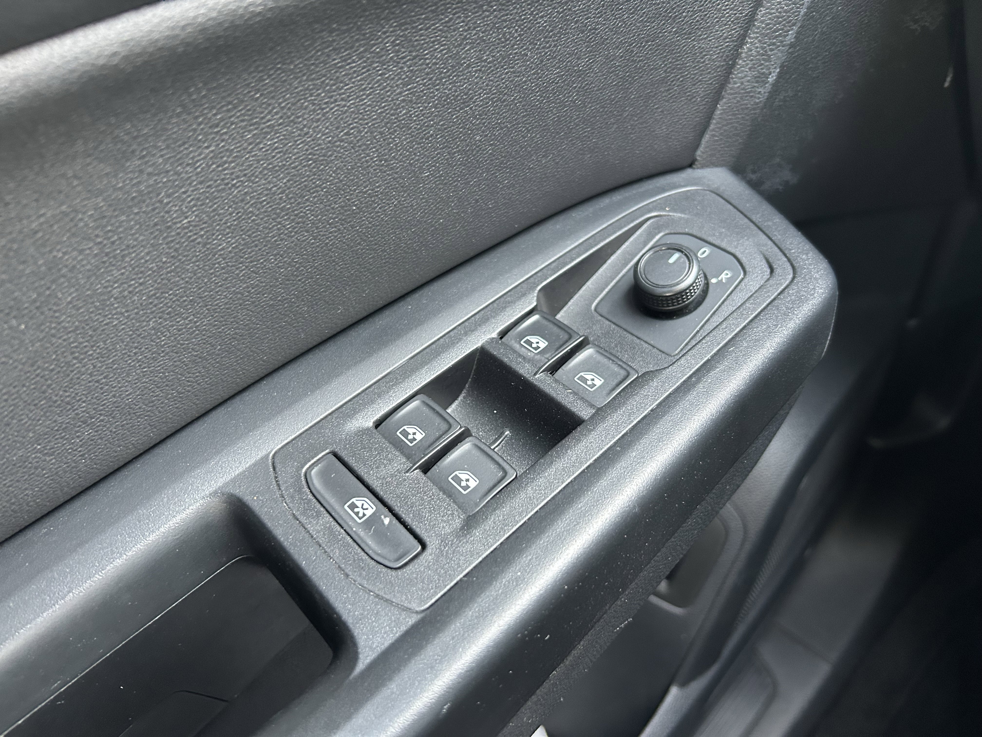 Used 2020 Volkswagen Atlas Cross Sport SE w/ Panoramic Sunroof Package AWD/4WD image 19