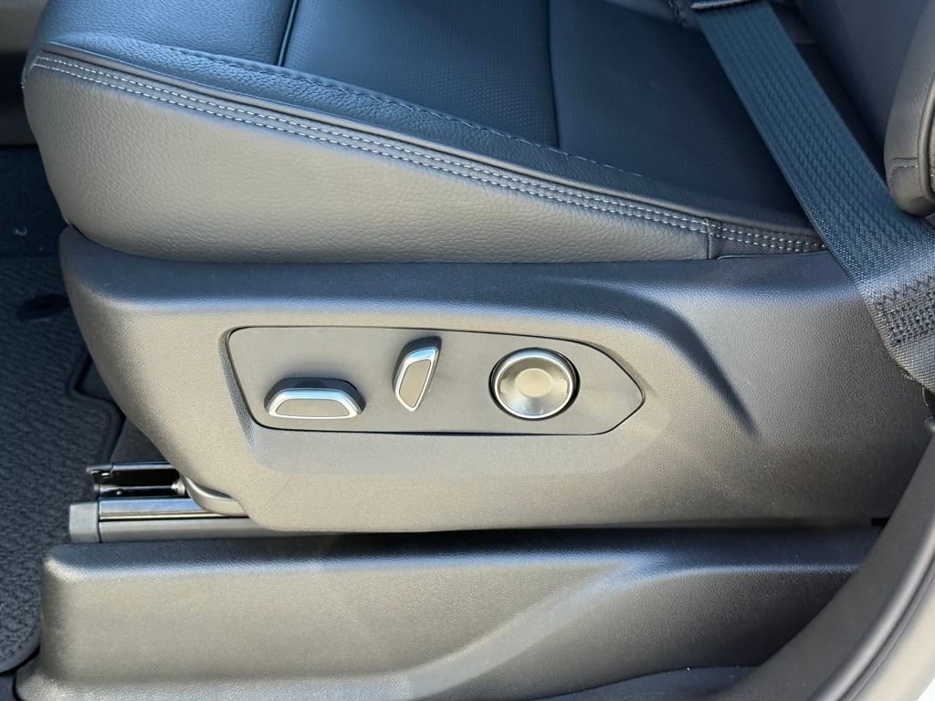 New 2026 GMC Yukon Denali w/ Sun & Power Step Package image 15