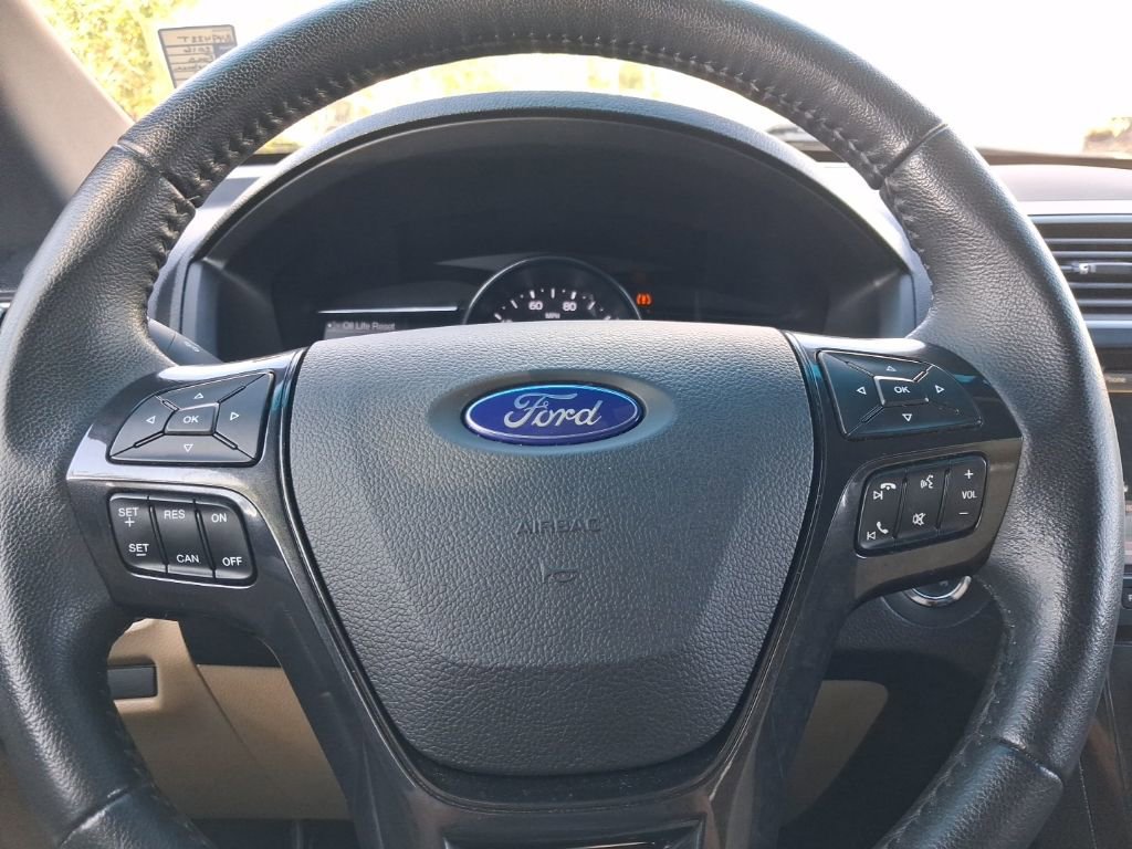 Used 2016 Ford Explorer XLT w/ Equipment Group 202A FWD image 30