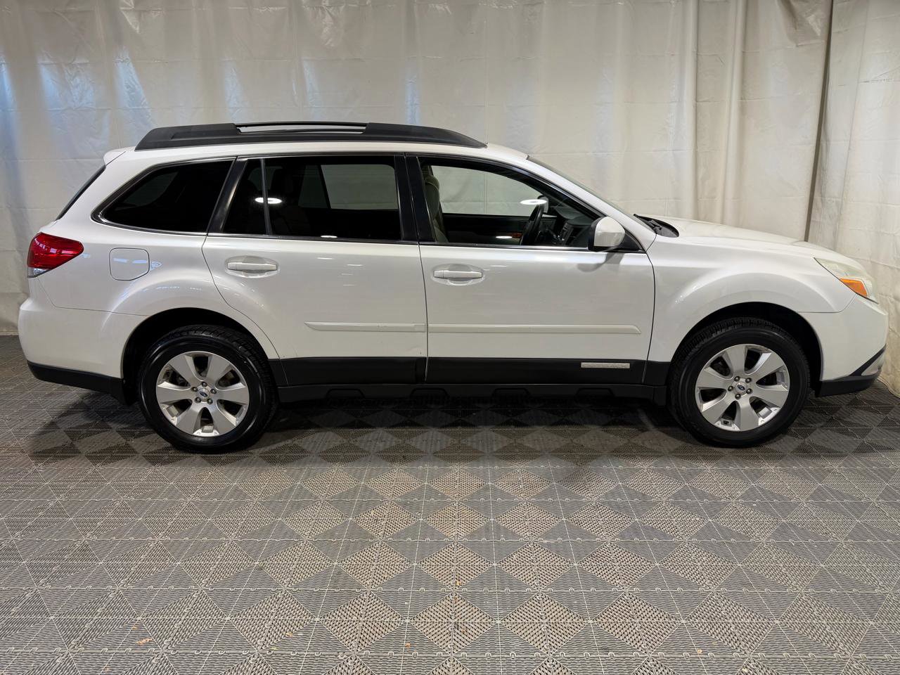 Used 2012 Subaru Outback 2.5i Limited w/ Moonroof Pkg image 9