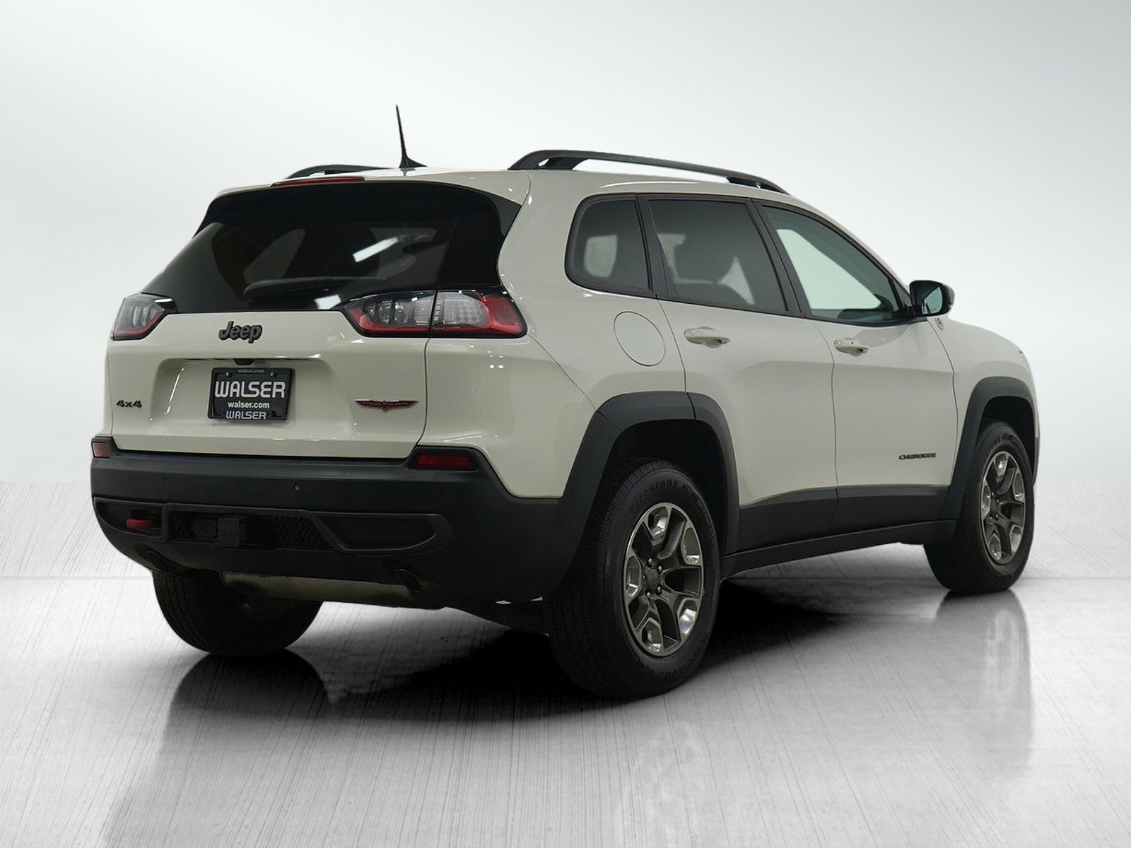 Used 2019 Jeep Cherokee Trailhawk w/ Cold Weather Group image 5