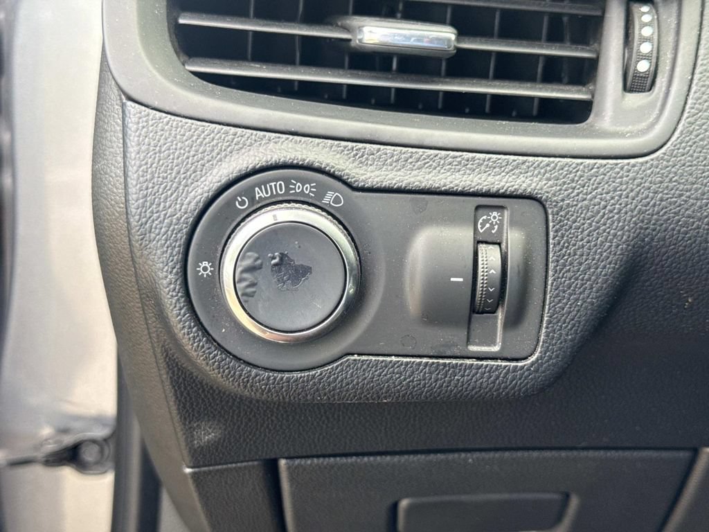 Used 2019 Buick Envision Essence FWD image 27