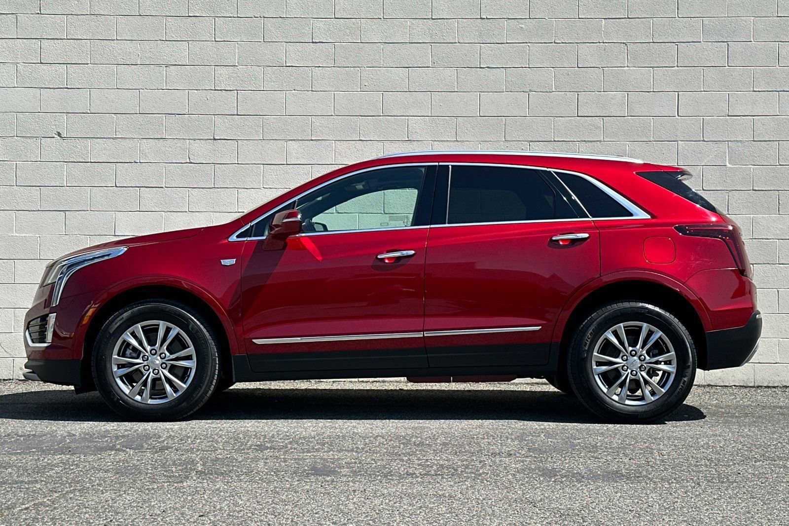 Certified 2023 Cadillac XT5 Premium Luxury FWD image 7