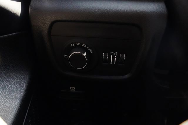 Used 2023 Jeep Grand Cherokee Altitude AWD/4WD image 33