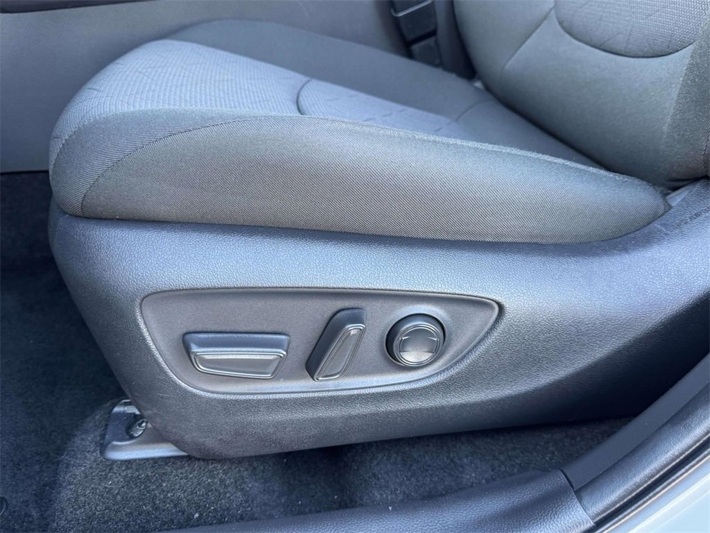 Used 2025 Toyota RAV4 XLE image 18