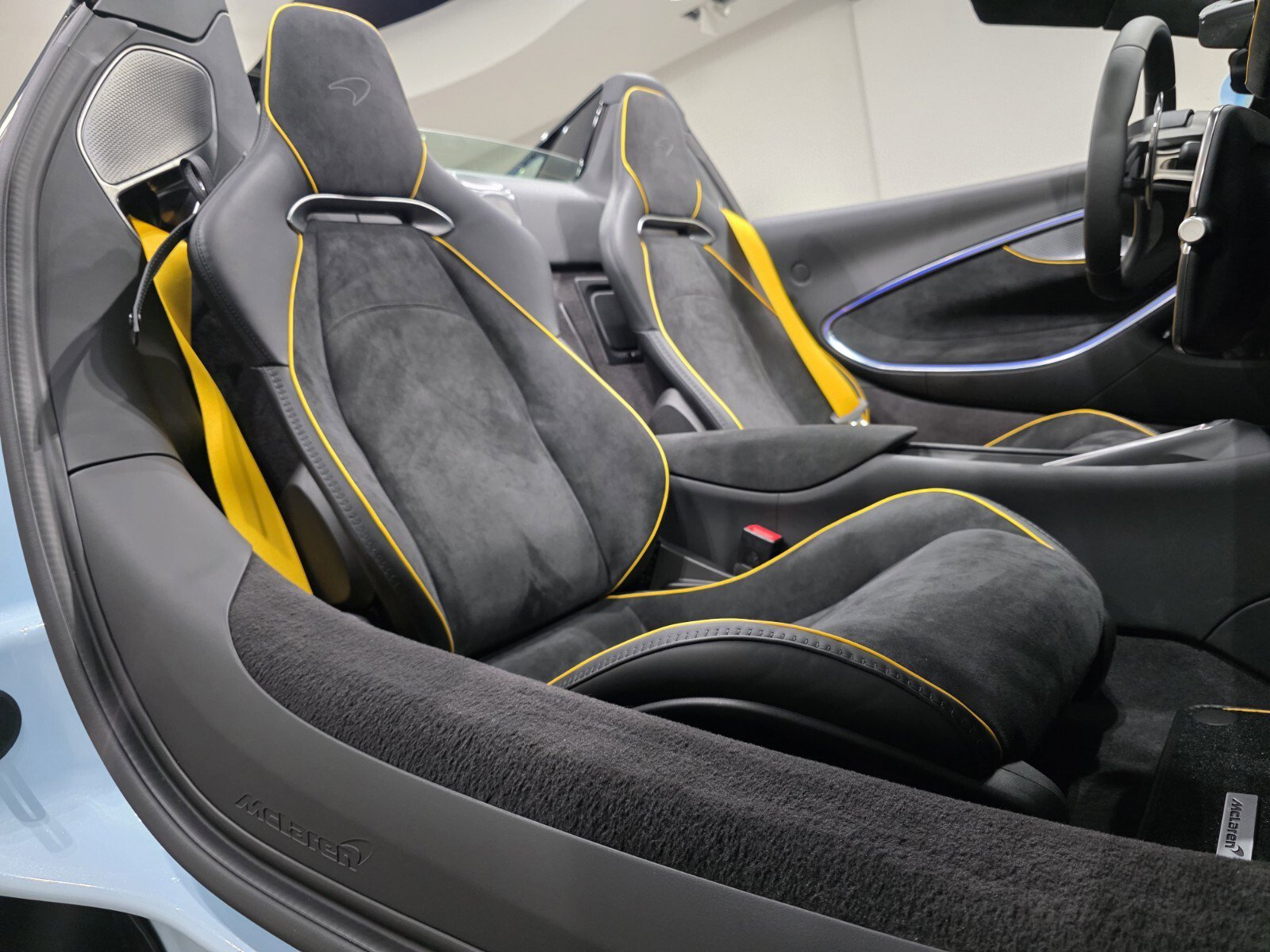 New 2026 McLaren Artura Spider RWD image 18