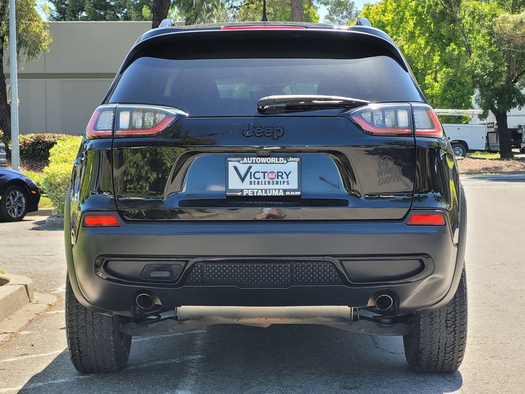 Used 2022 Jeep Cherokee Latitude AWD/4WD image 5