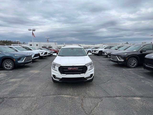 Certified 2023 GMC Terrain SLE w/ Driver Convenience Package AWD/4WD image 2