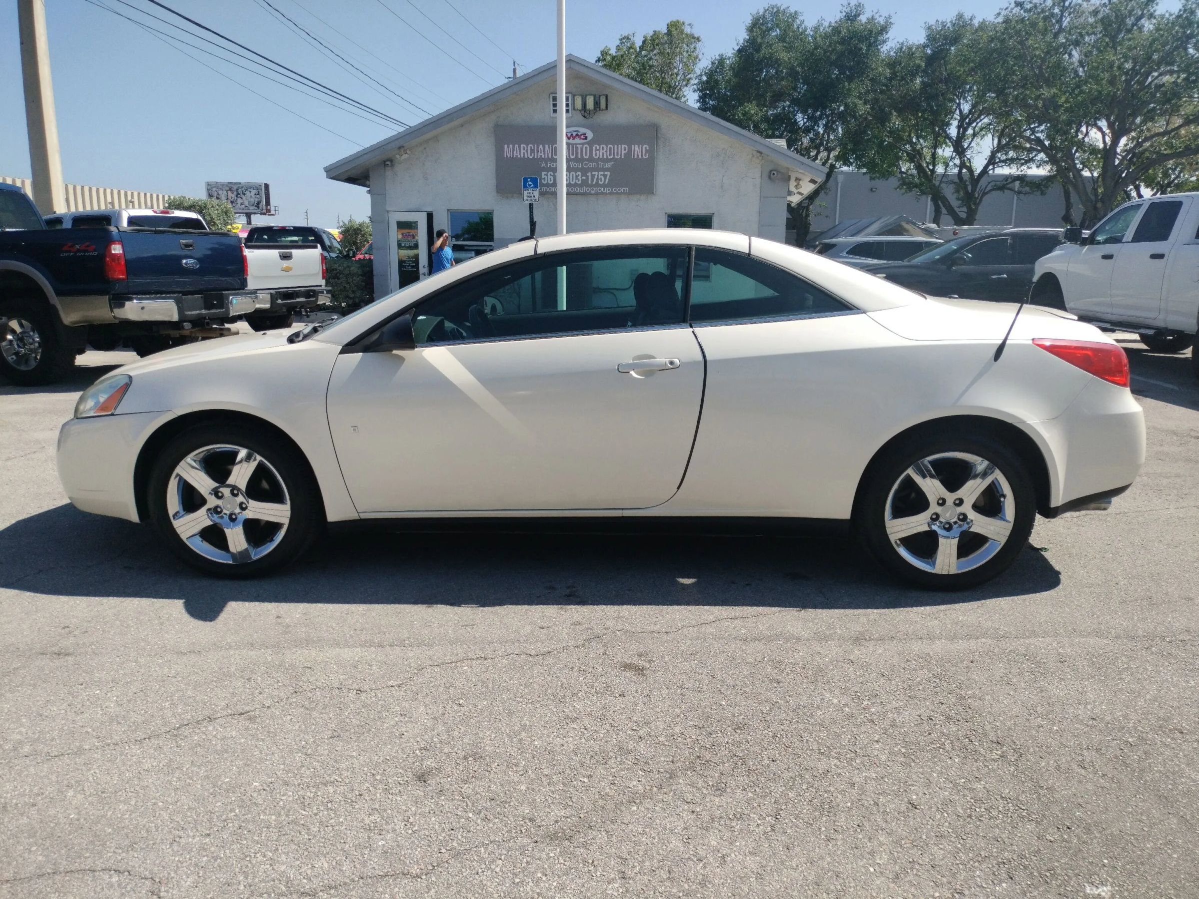 Used 2009 Pontiac G6 GT w/ Sport Package 1 FWD image 4