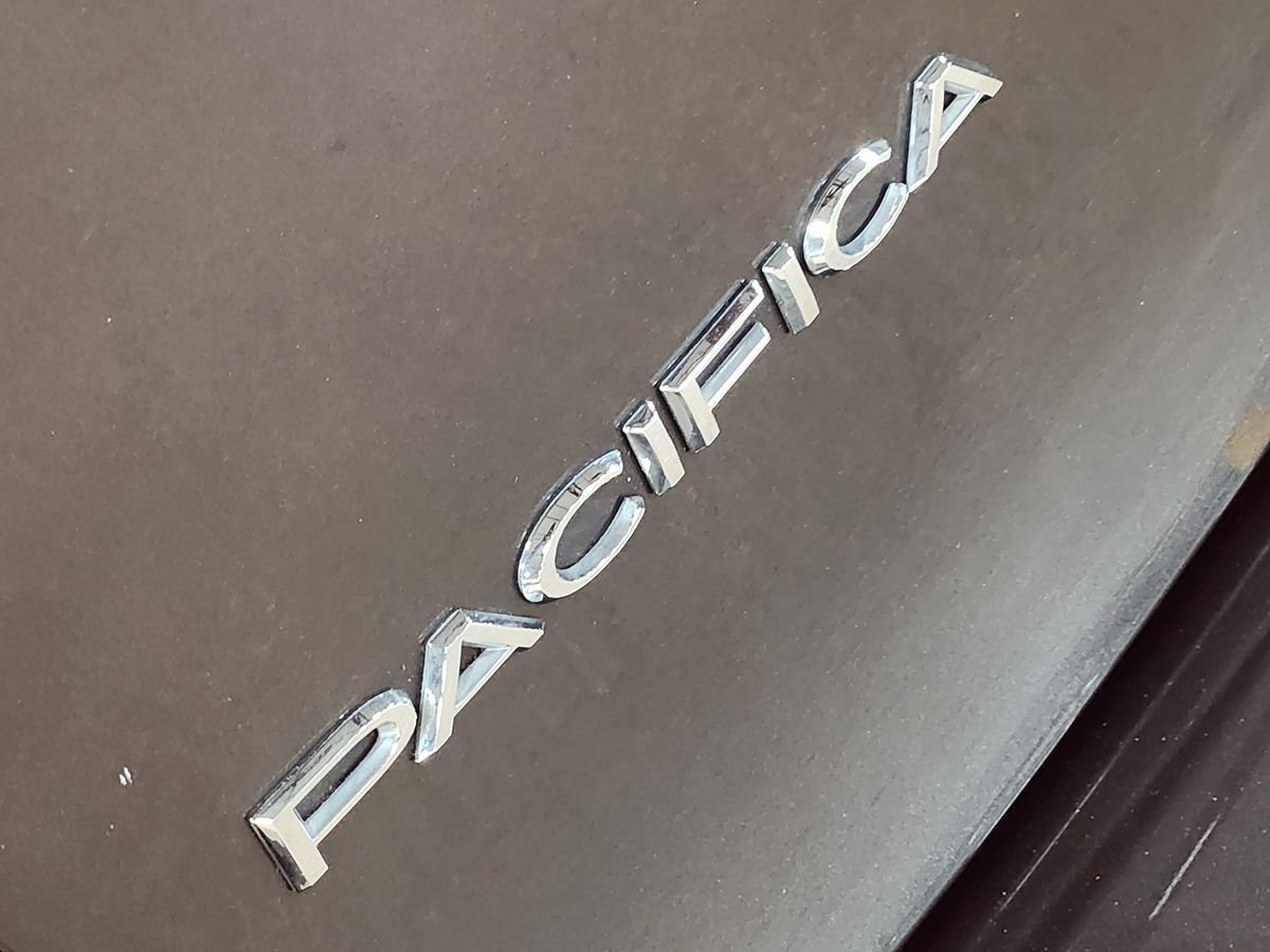 Used 2022 Chrysler Pacifica Touring-L w/ Uconnect Theater Family Group AWD/4WD image 25