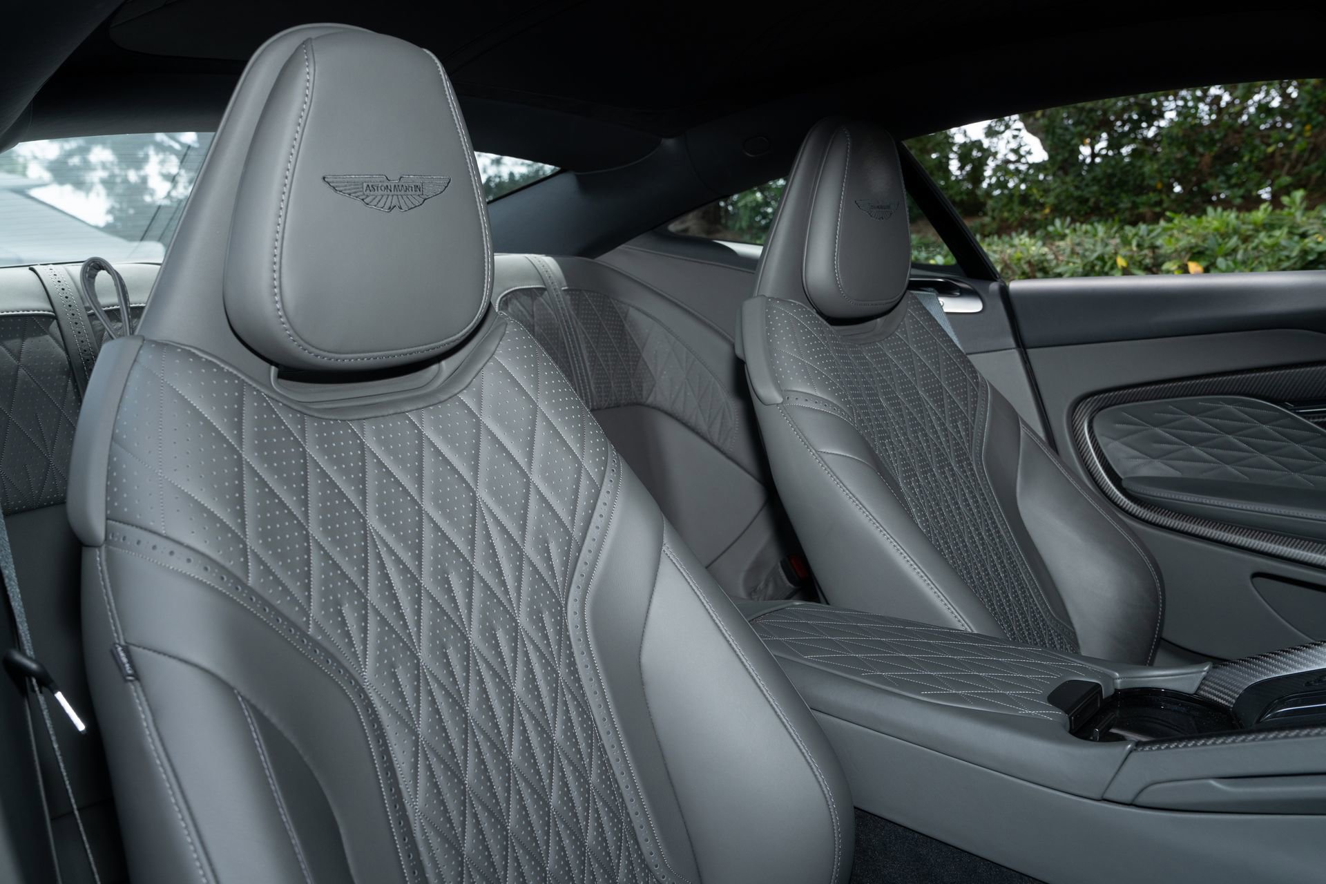 Used 2024 Aston Martin DB12 Coupe image 4