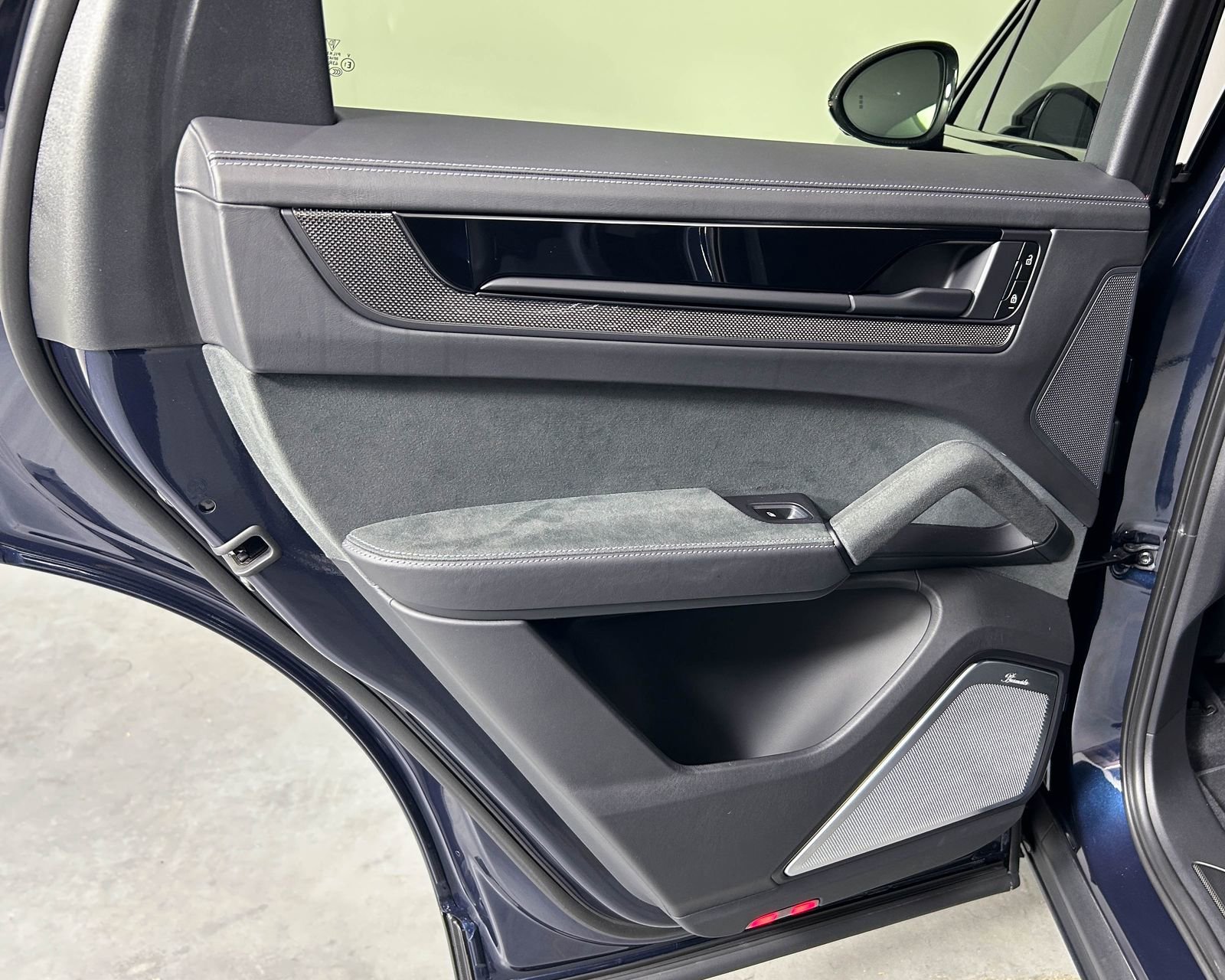 Used 2024 Porsche Cayenne Turbo GT image 28