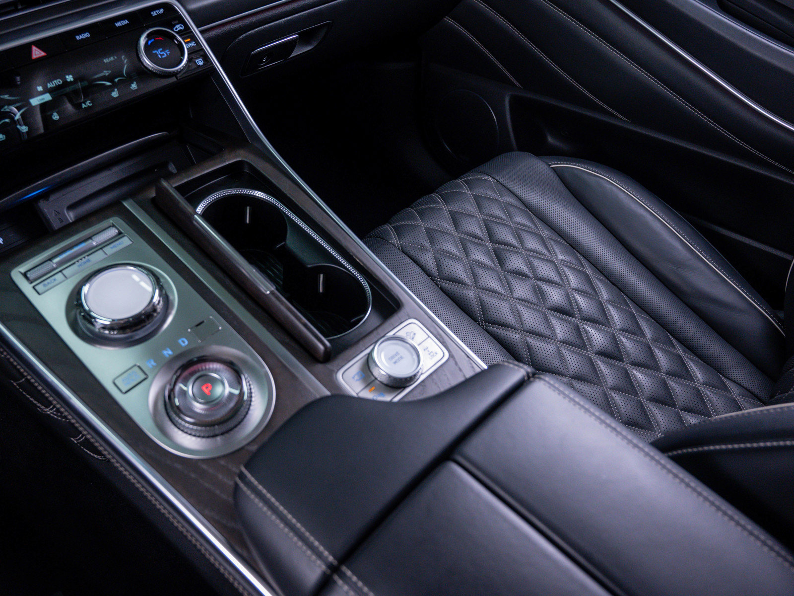 Used 2024 Genesis GV80 3.5T w/ Prestige Matte Package image 28