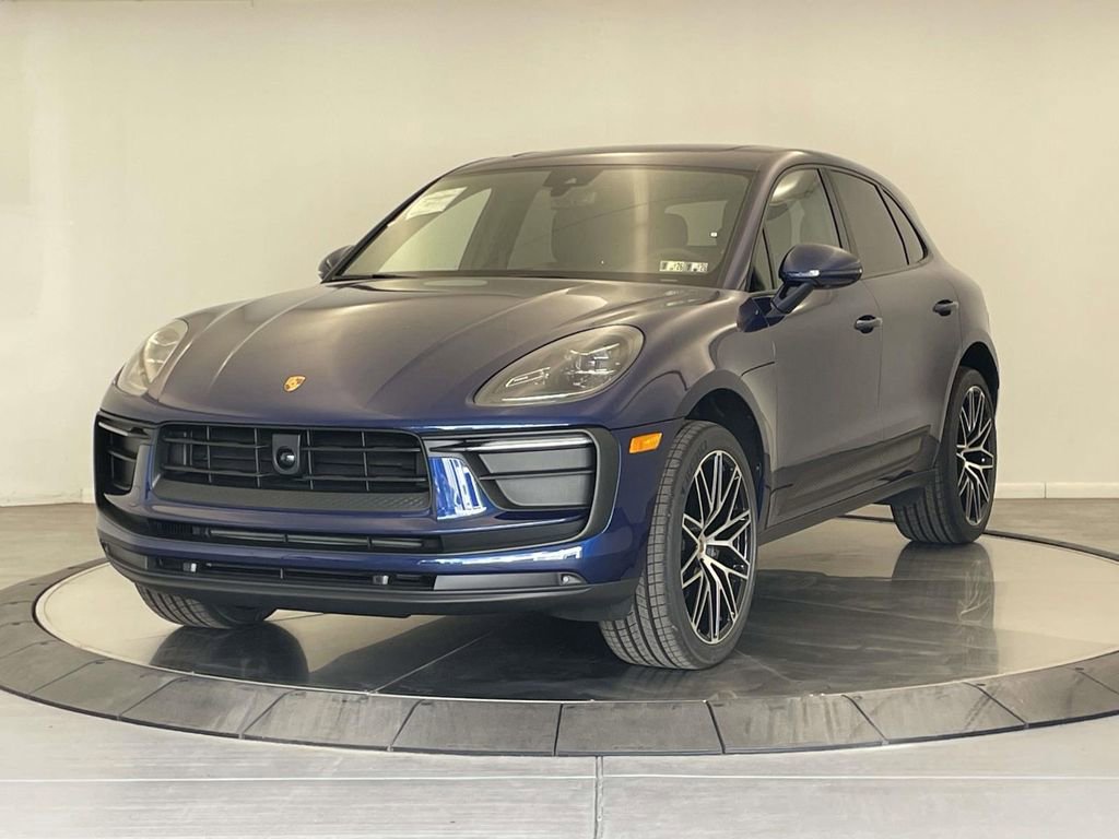 New 2025 Porsche Macan Base
