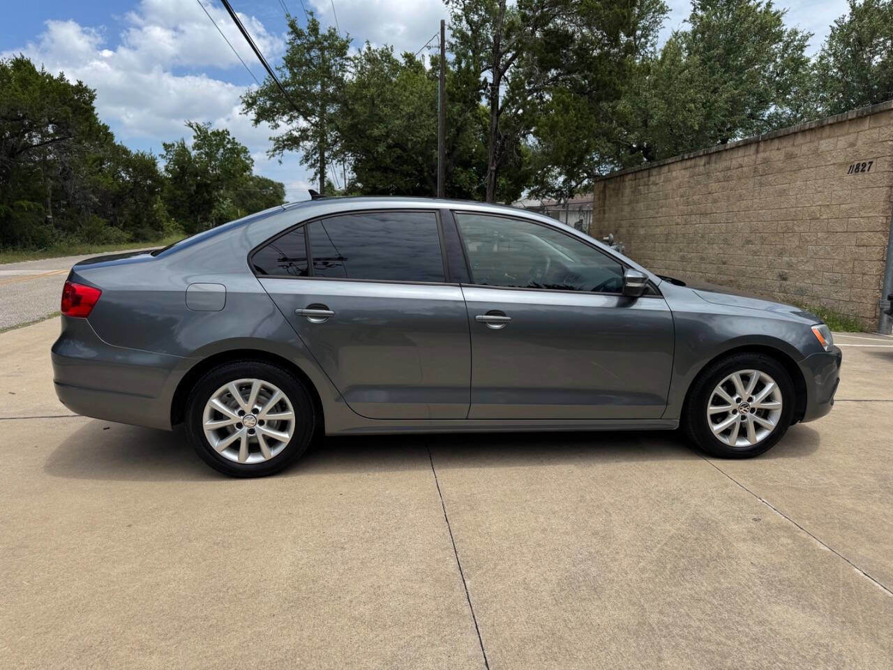 Used 2012 Volkswagen Jetta SE FWD image 12