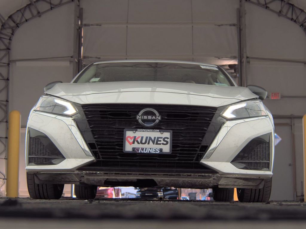 Used 2024 Nissan Altima 2.5 SV image 16