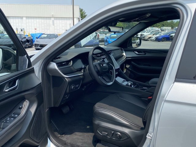 New 2025 Jeep Grand Cherokee L Altitude image 14