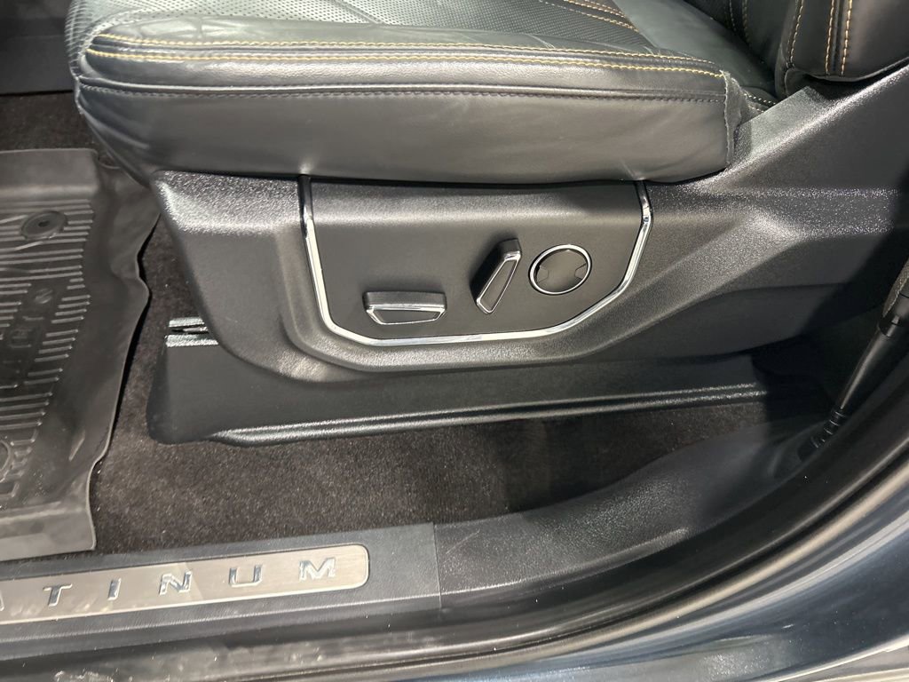 Used 2023 Ford Expedition Platinum image 11