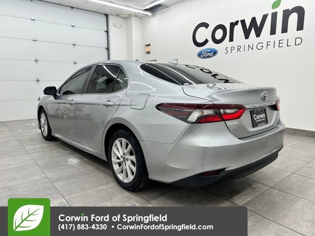 Used 2022 Toyota Camry LE image 3