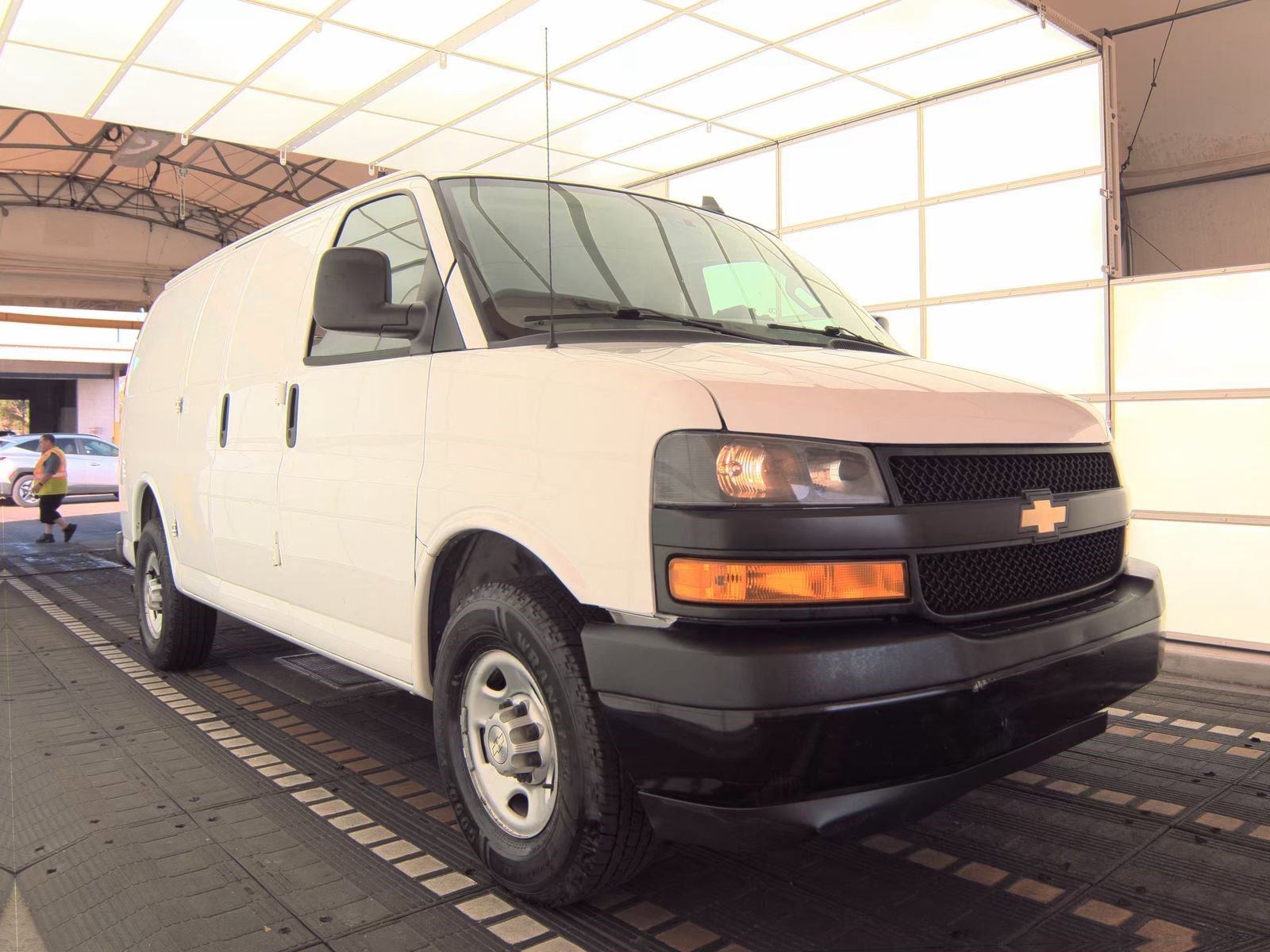 Used 2021 Chevrolet Express 2500 RWD image 2